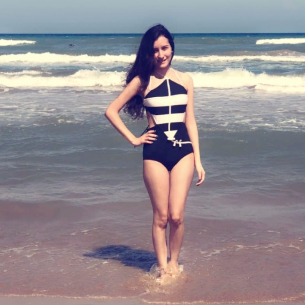 Meet your Posher, Estefania